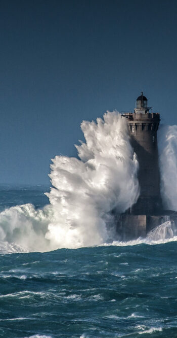 Vague sur le Phare 4