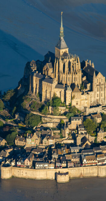 Levé de soleil sur le Mont-Saint-Michel, Manche, Normandie, France